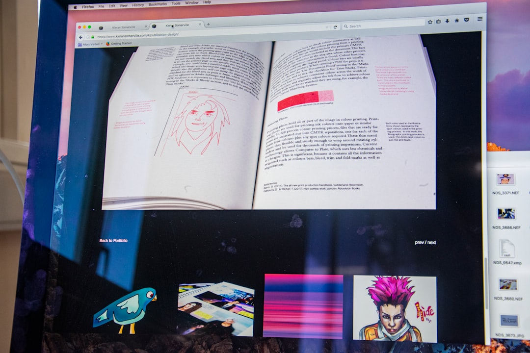ポートフォリオサイトをチェックするフリーランスWebデザイナー