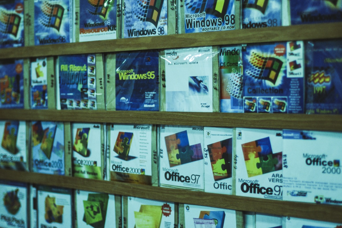 オフィスデスクの書類